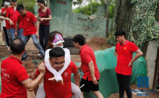 賣上銀黄瓜视频免费观看的小女孩公司團建2